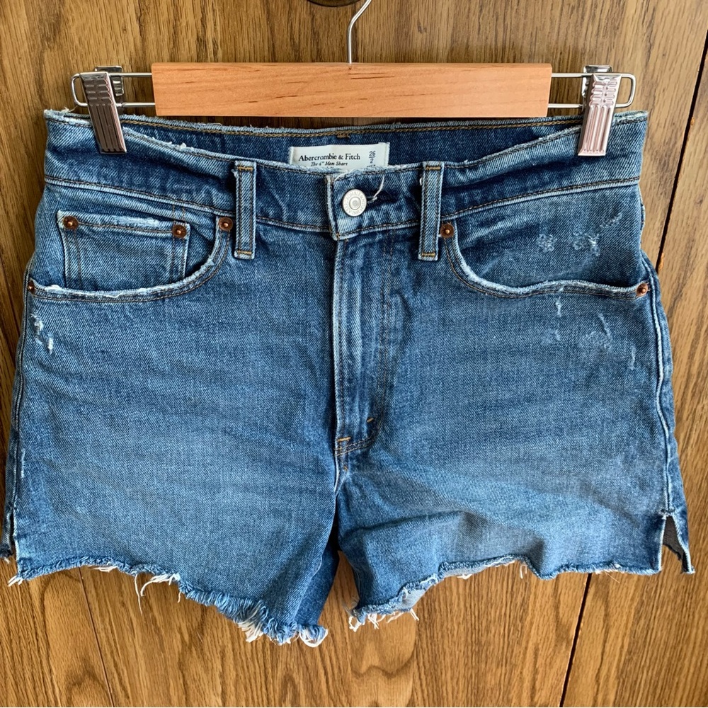 Abercrombie Curve Love 4” Mom Shorts